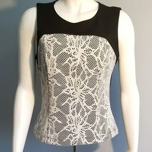 Robbi & Nikki Bonded Lace Knit Top Medium